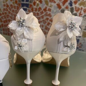 Size 9.5 Vince Camuto heels!